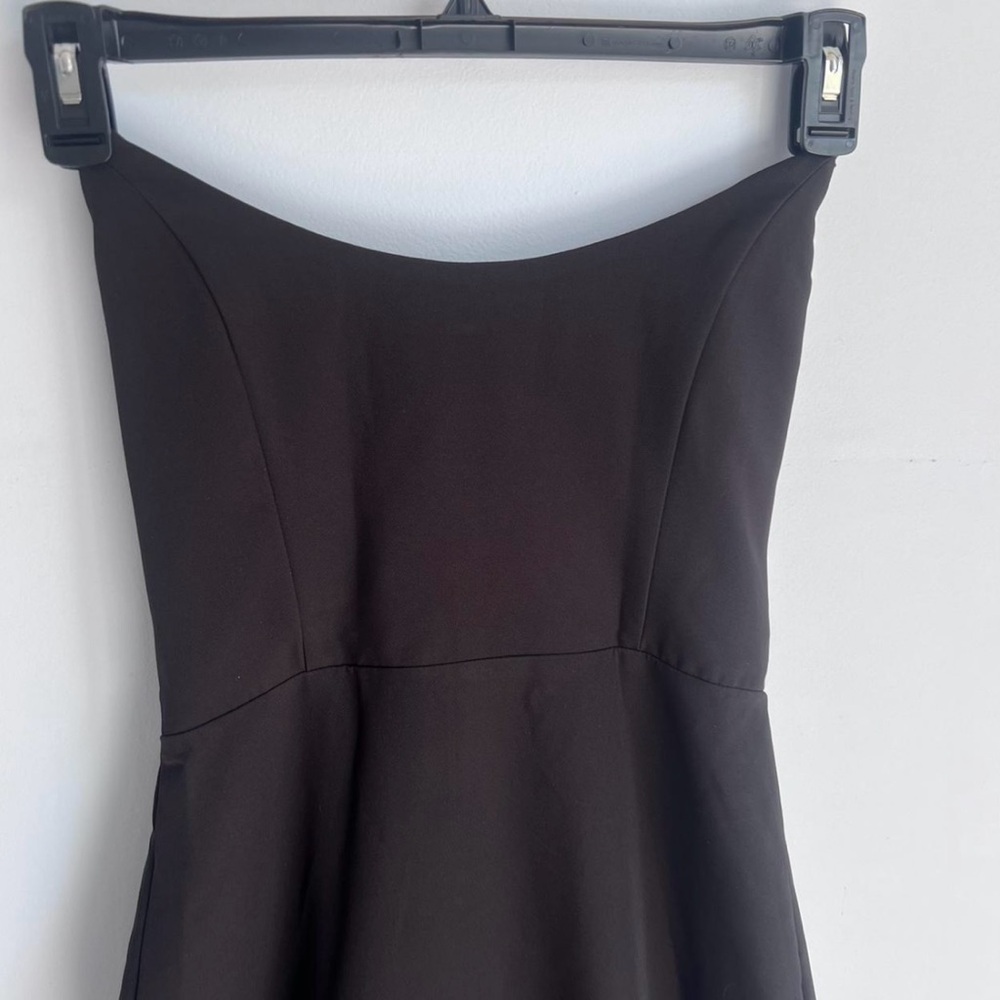 Elegant Black Strapless Evening Dress - Picture 4 of 8